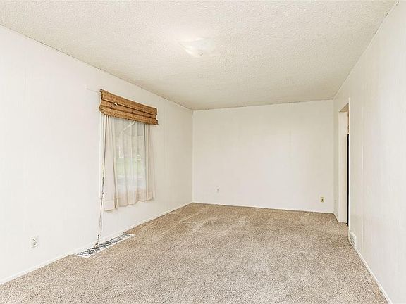 3rd image of 629 Burlington Ave