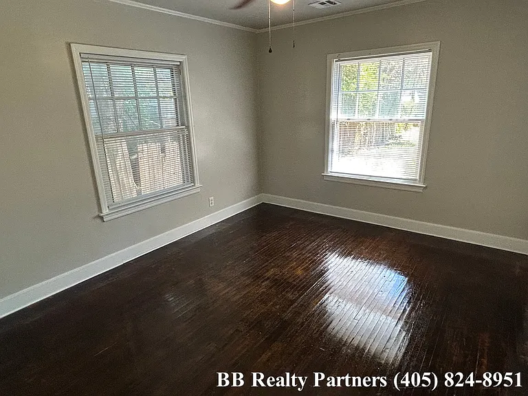3328 E 6th St — Photo 10
