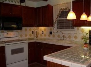 627 Emerald Dr, Lancaster, PA 17603