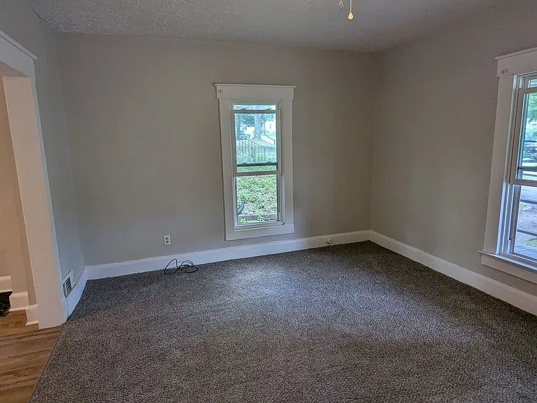 1447 Shriver Ave NE — Photo 6