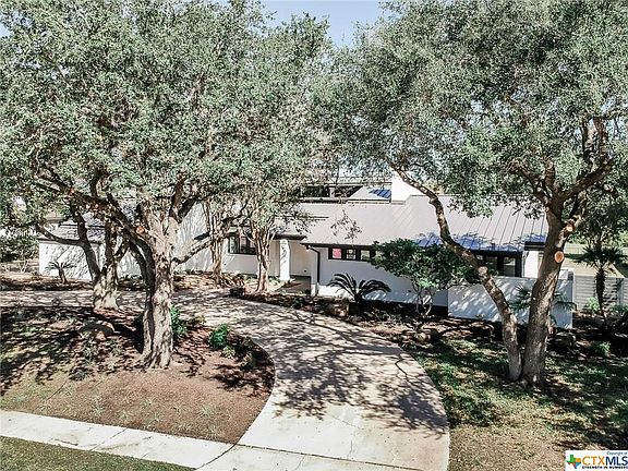 2nd image of 106 Woodcreek Cir