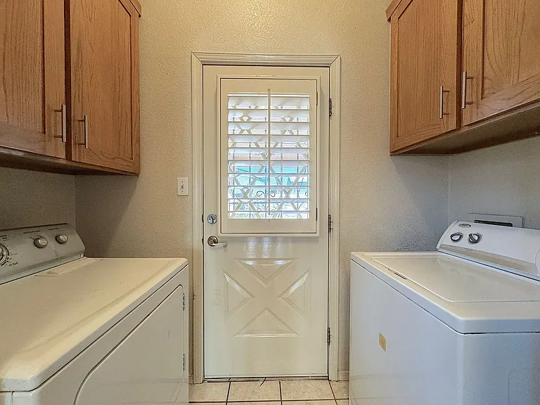 8511 Victor Ln — Photo 11