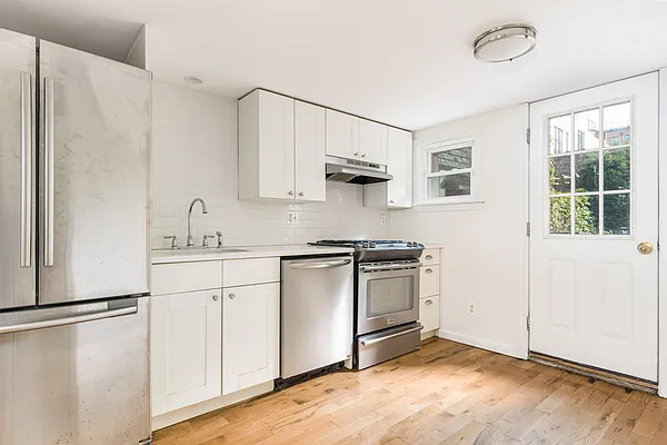 Rented by Dixon Advisory USA Inc. | media 16