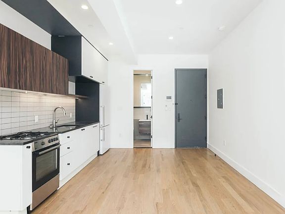 2nd image of 1540 Putman Ave #2R