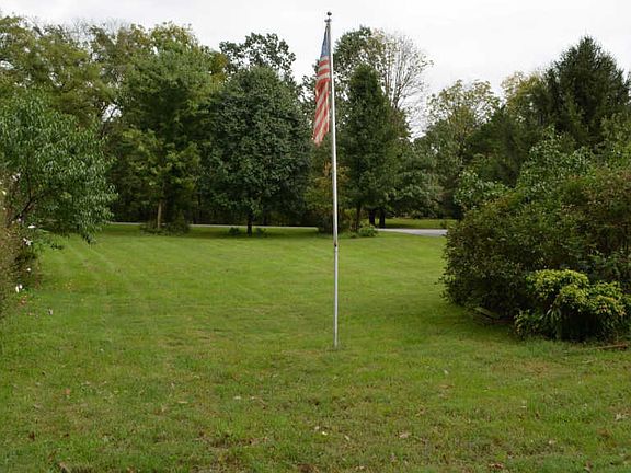 2nd image of 304 Grandview Dr