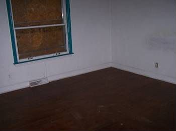 2nd image of 15515 Park Grove St