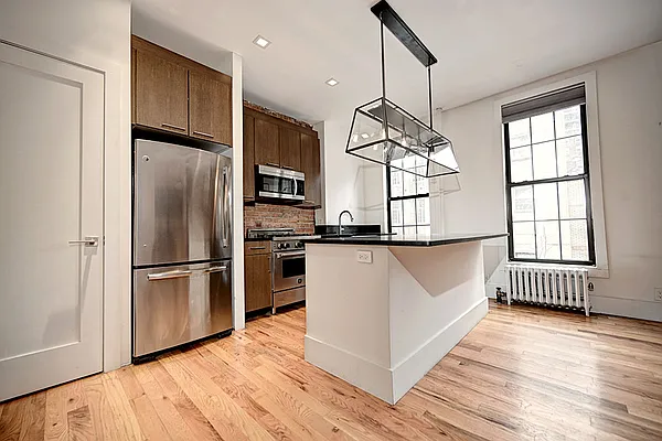 Rented by Urbane Brokerage | media 17