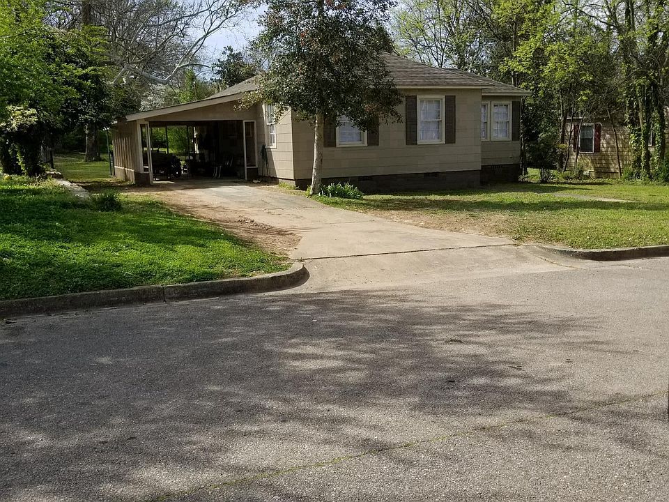 Cozy 2 bedroom home in East Anniston Coming Available Soon!