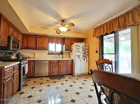 5th image of 435 Stobe Ave