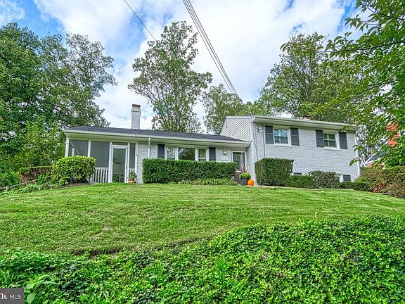 4th image of 3130 Valley Ln