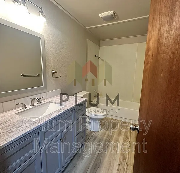809 Bulwer St #D — Photo 12