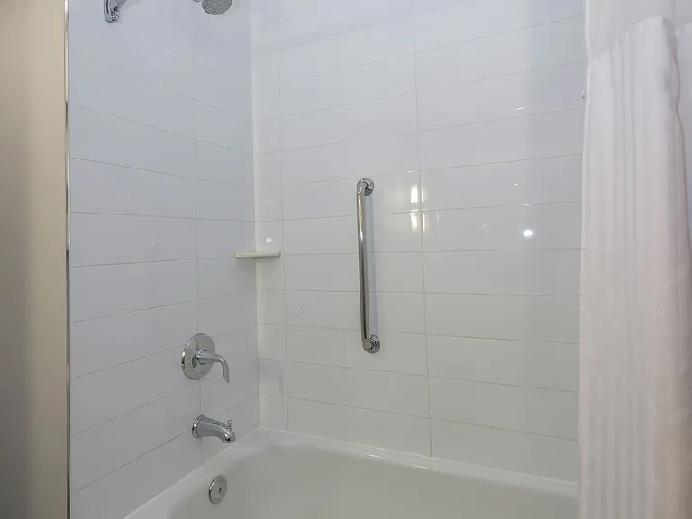300 King St #STUDIO — Photo 15