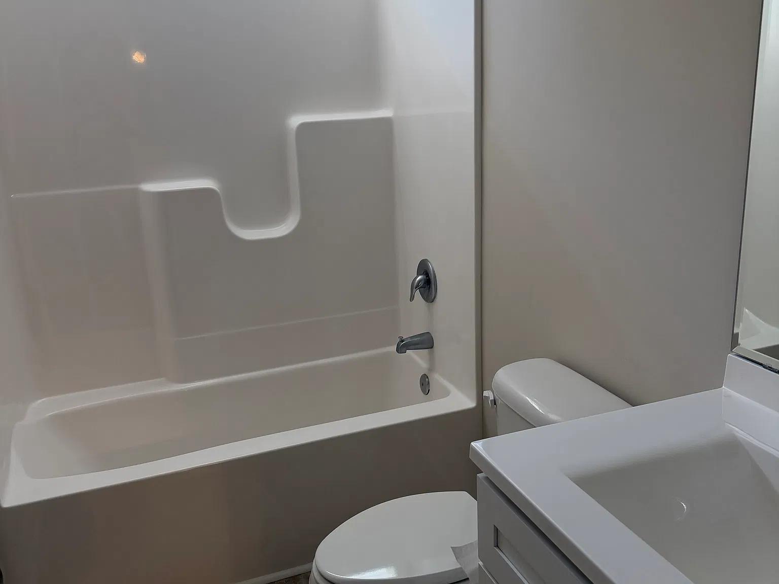 3 bed, 1200 sqft, $2,200 — Photo 4