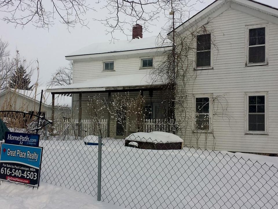 1st image of 1423 123rd Ave