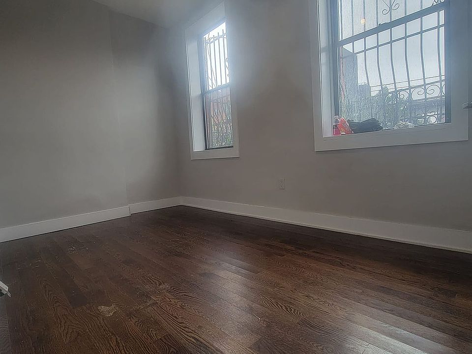 1st image of 924 Dean St Floor 1
