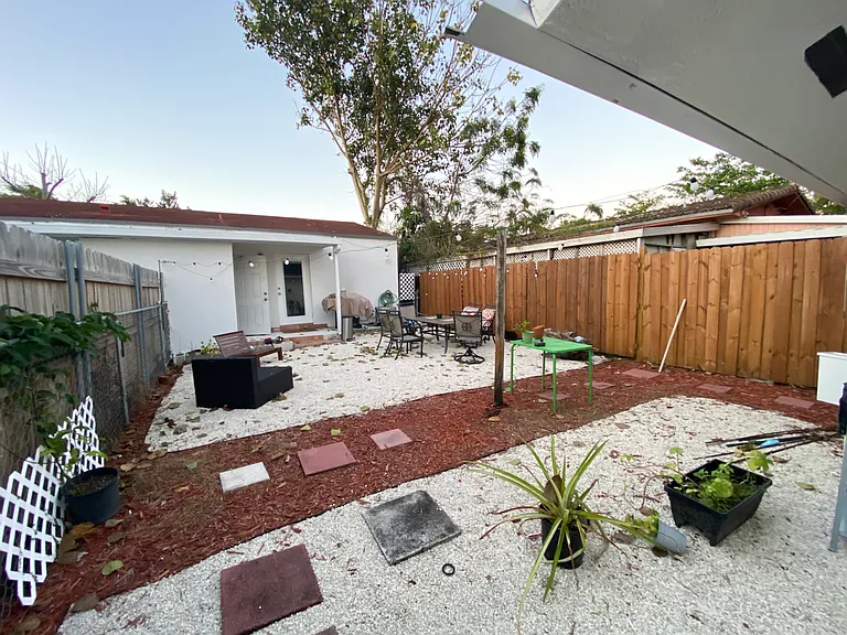 4298 SW 9th Ter #4296 — Photo 9