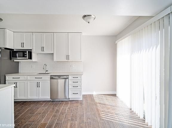 4th image of 1884 Jamestown Cir