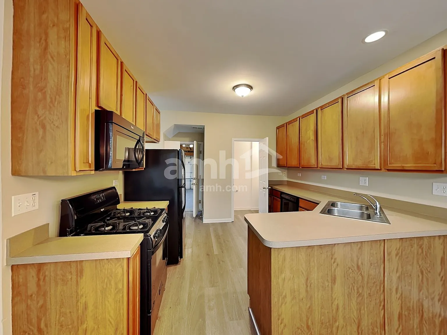 3 bed, 2.5 bath, 1602 sqft, $2,770 — Photo 3