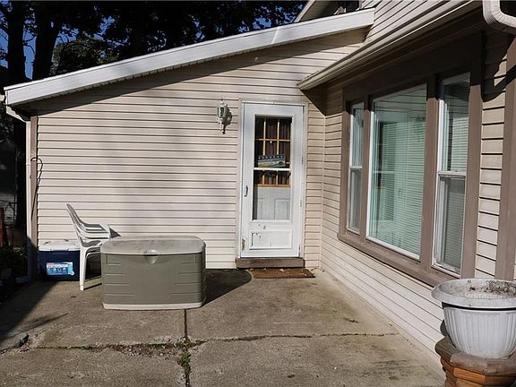 3rd image of 780 Parkview Dr