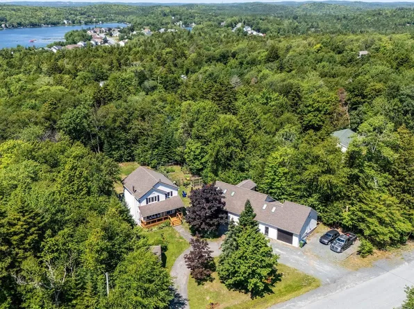60 Lylewood Dr, Middle Sackville, NS B4E 3B1