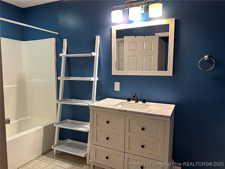 209 Spears Dr — Photo 2