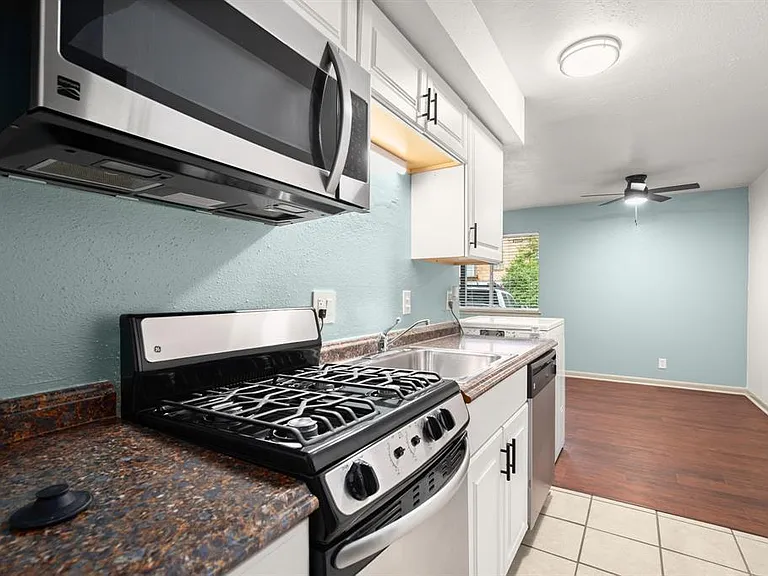 1010 W 23rd St #3 — Photo 1