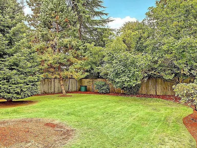 18833 SE 42nd St — Photo 16
