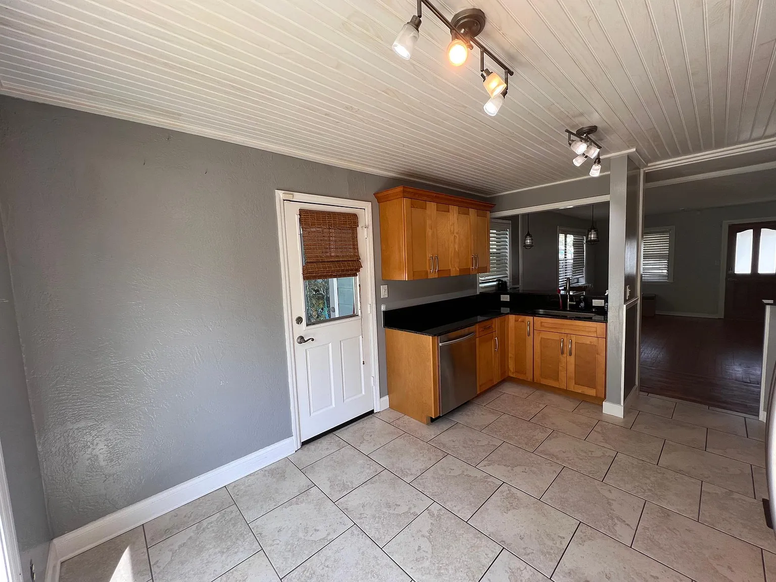 410 Manhattan Ave — Photo 4