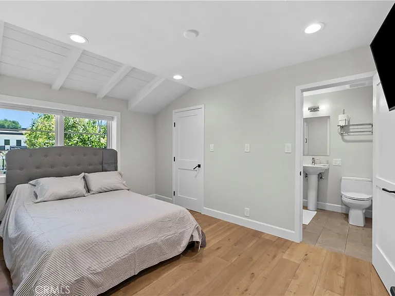 5823 Lubao Ave — Photo 22