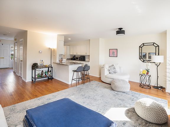 4th image of 10238 Arizona Cir