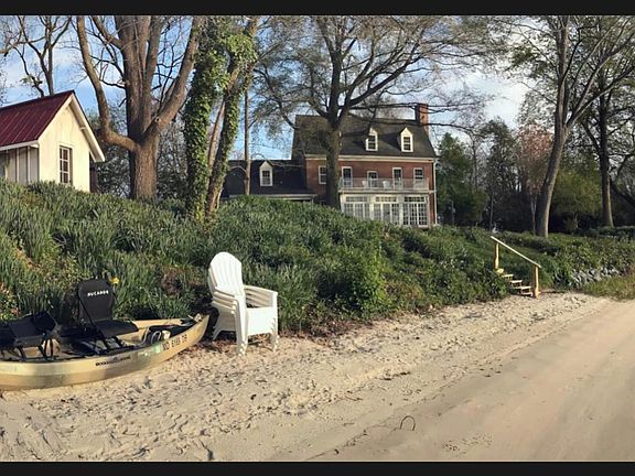 Beach front at Ferry Bridge House