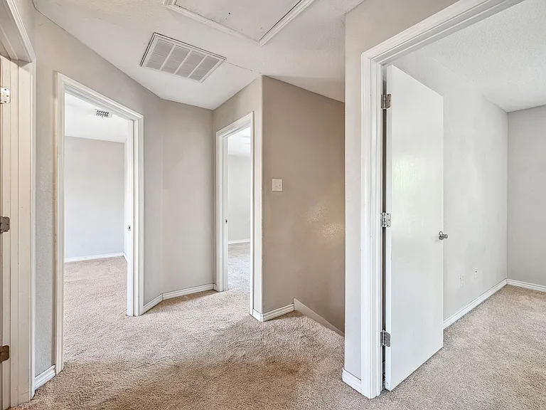 1401 N Columbia St — Photo 8