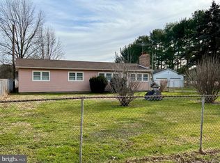 52 E Lake Rd, Pilesgrove, NJ 08098