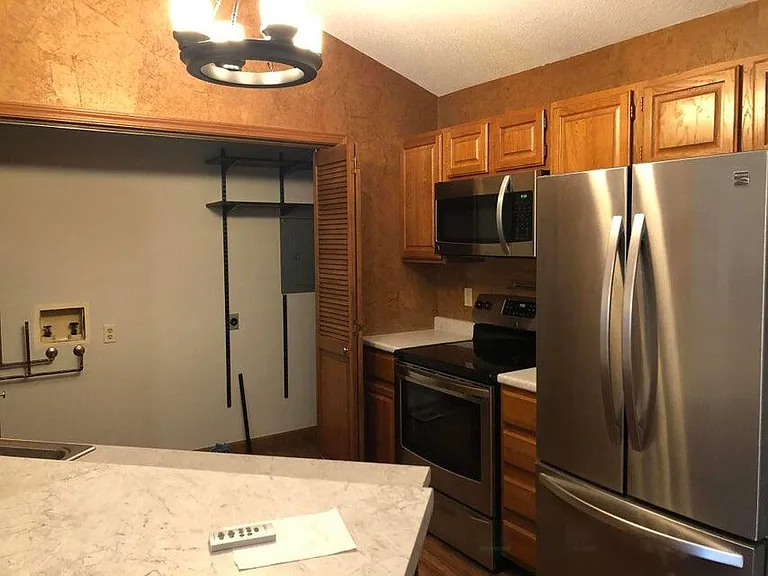 2706 Park De Ville Pl — Photo 3