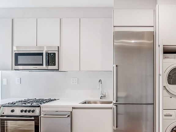 4th image of 58 Linden Blvd APT 6G