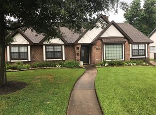 6031 Greenmont Dr, Houston, TX 77092