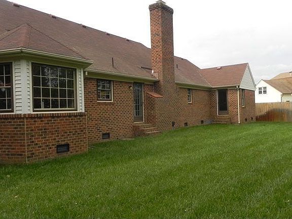 3rd image of 904 Nugent Dr