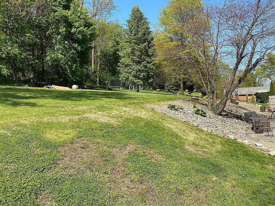 2nd image of 2525 Chestnut Ridge Dr
