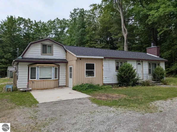 8331 Long Lake Rd, Hale, MI 48739