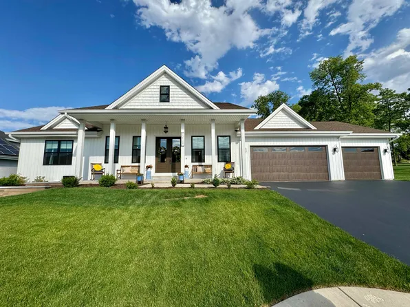 12147 Marble Dr, Rockton, IL 61072