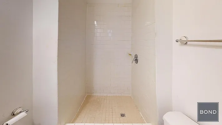 Rented by Bond New York | media 8