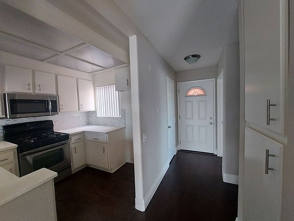 3rd image of 820 Redondo Ave APT 202