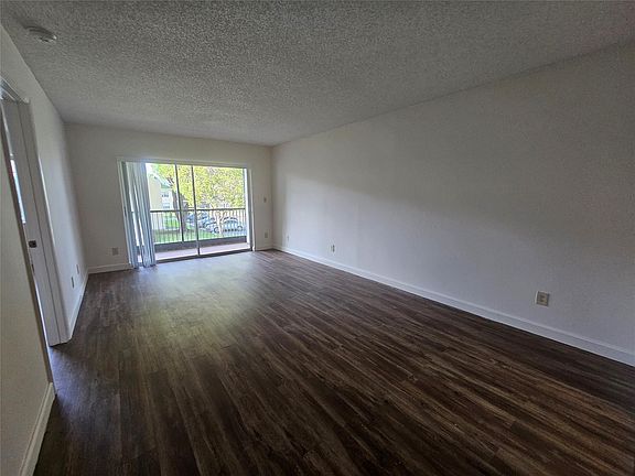 4th image of 4279 NW 89th Avenue #205