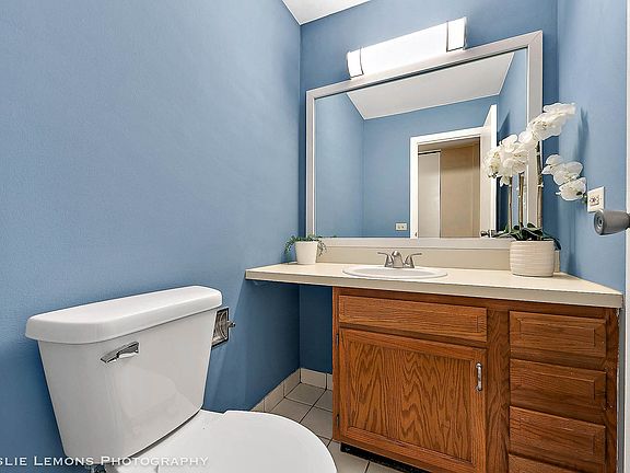 4th image of 6010 Oakwood Dr APT 2L