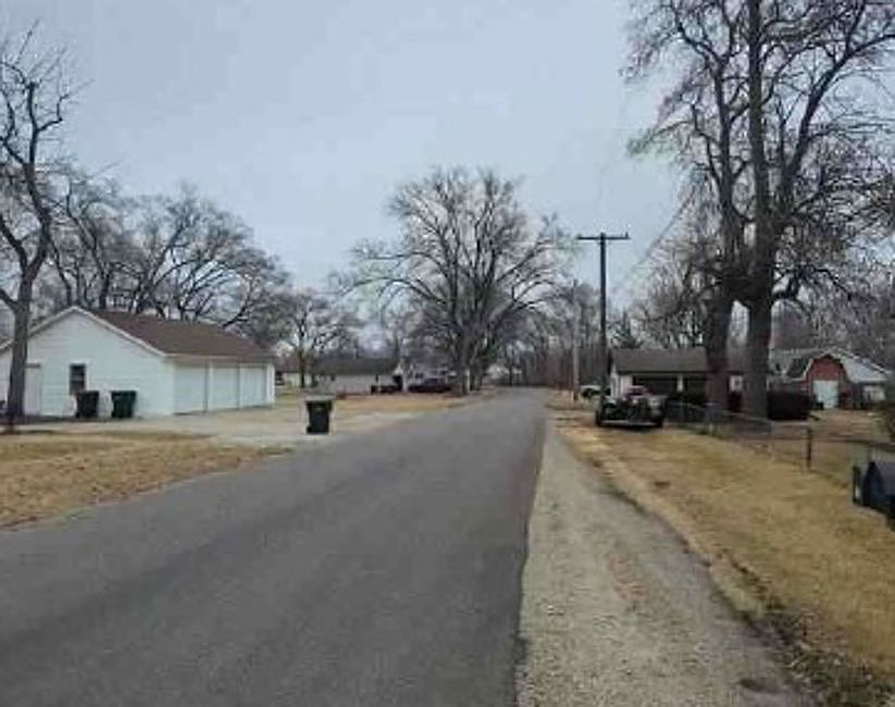 Exterior Neighborhood (street photo)