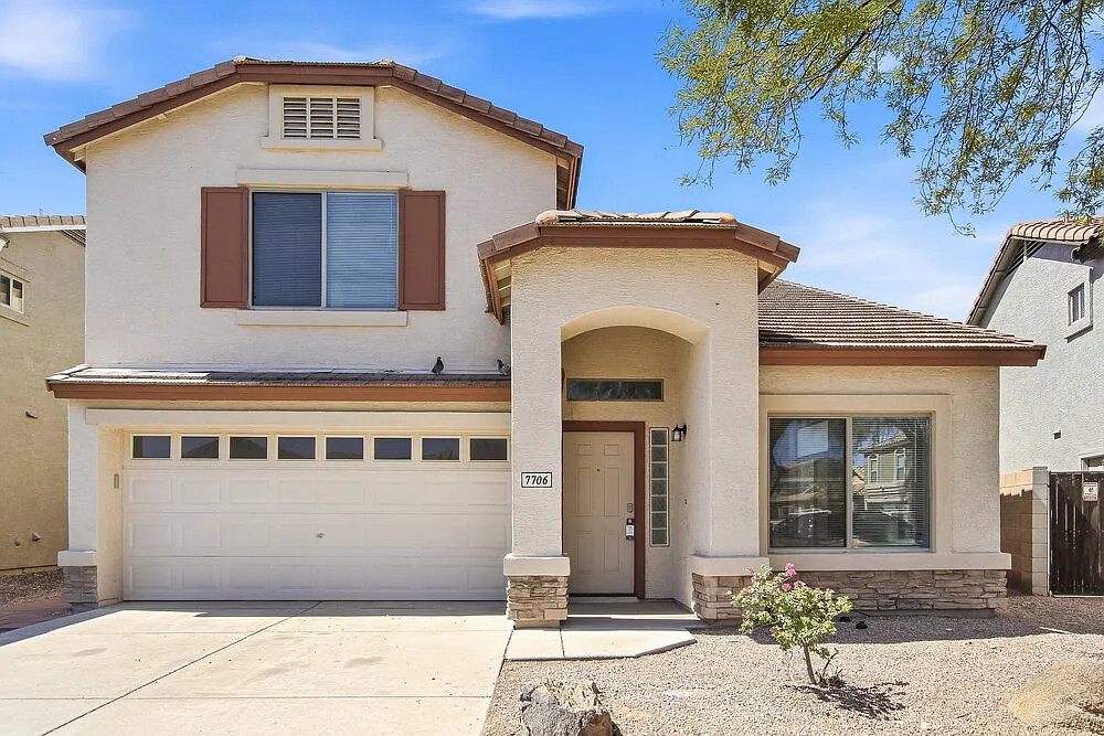 4 bed, 2.5 bath, 1943 sqft, $2,360 — Photo 1
