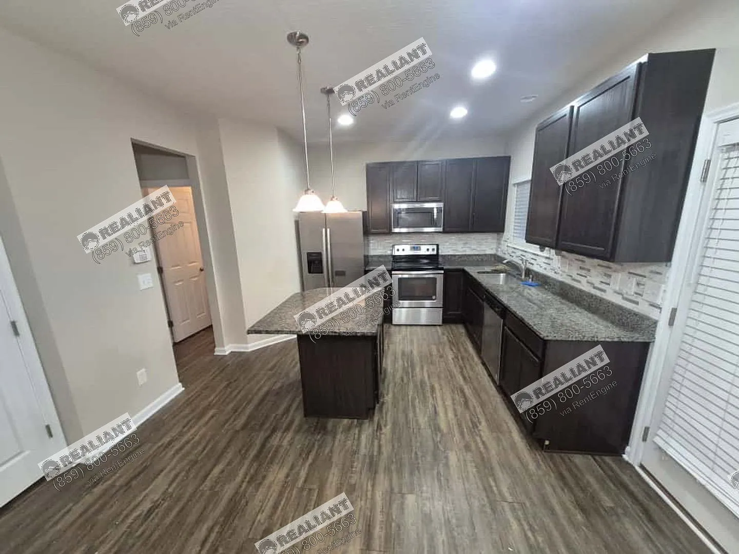 4 bed, 2.5 bath, 2000 sqft, $2,995 — Photo 2