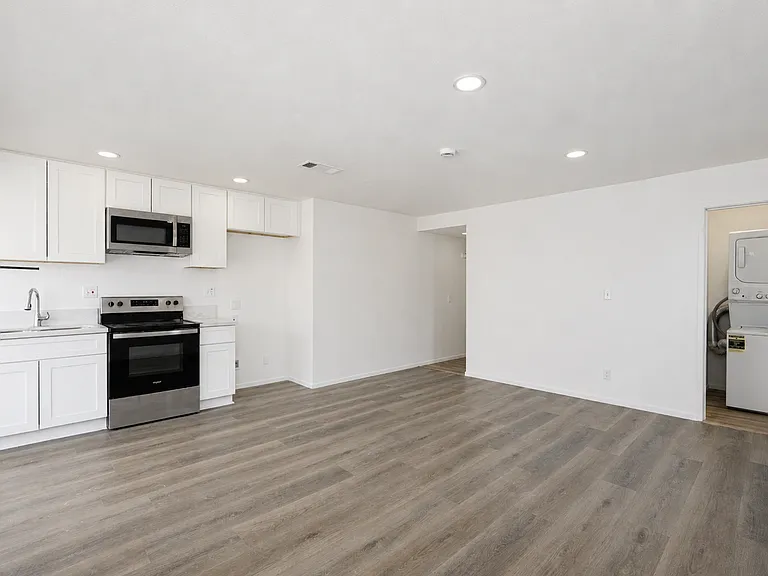 24897 Citadel St — Photo 6