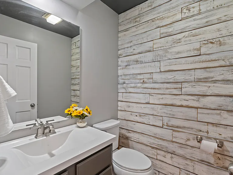 4690 Lindbergh Dr — Photo 24