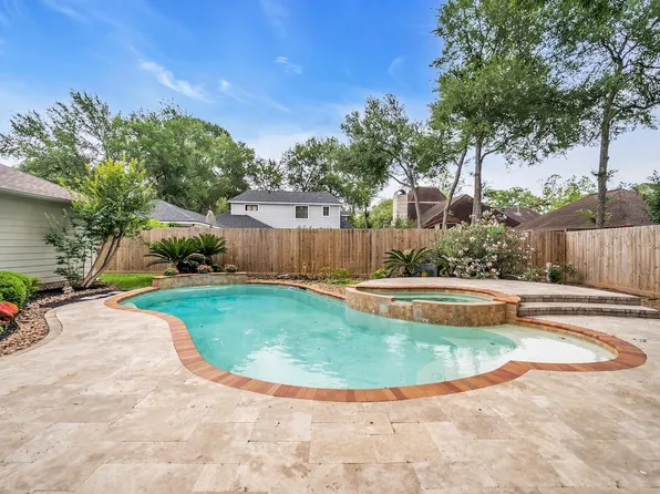 1910 Wildwood Ln, Richmond, TX 77406